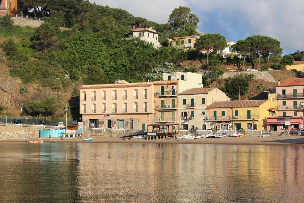 Hotel L'Approdo Порто Адзуро Екстериор снимка