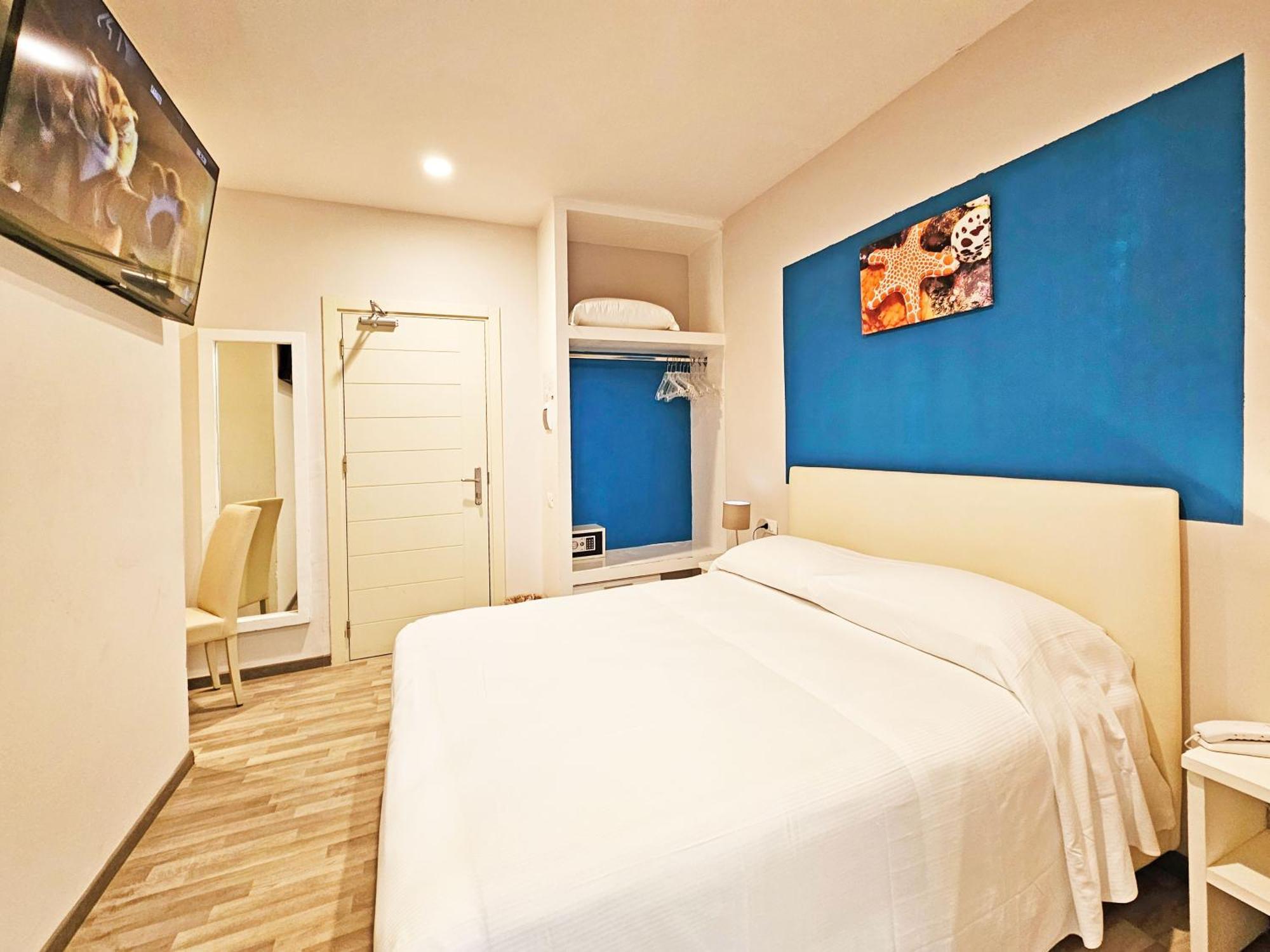 Hotel L'Approdo Порто Адзуро Екстериор снимка