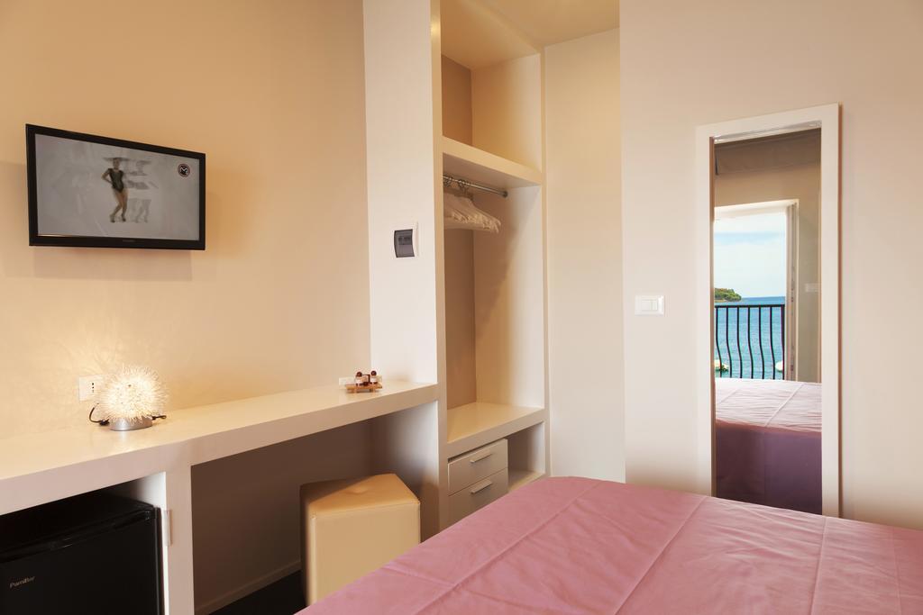 Hotel L'Approdo Порто Адзуро Екстериор снимка