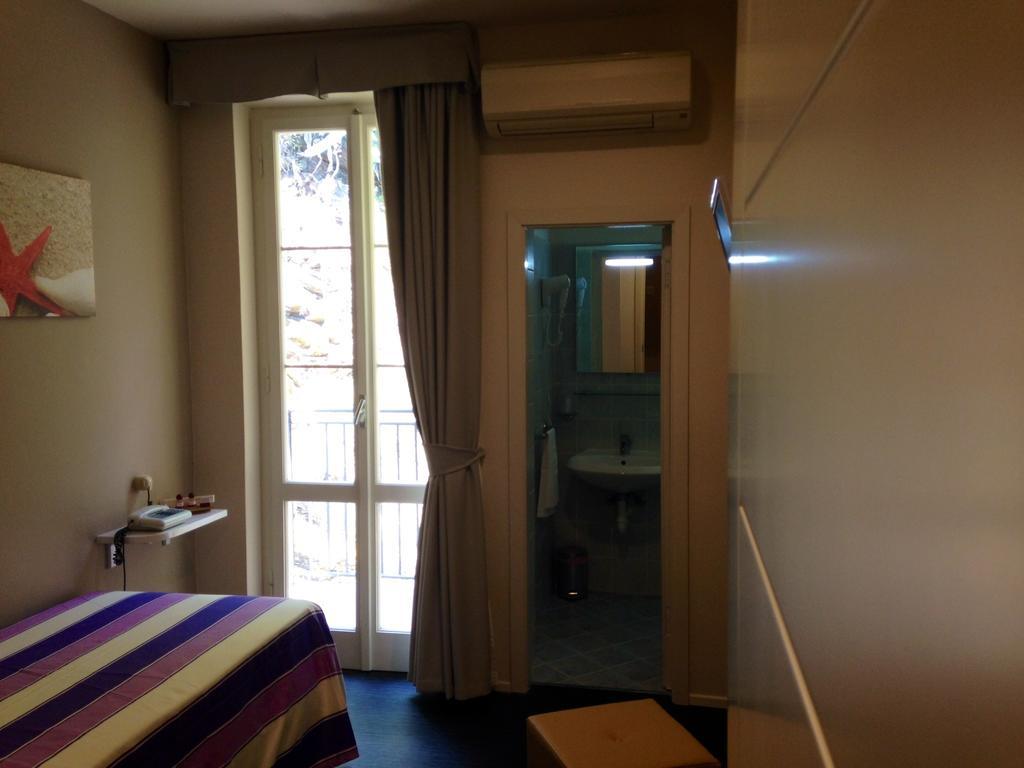 Hotel L'Approdo Порто Адзуро Екстериор снимка