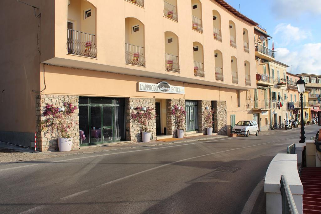 Hotel L'Approdo Порто Адзуро Екстериор снимка